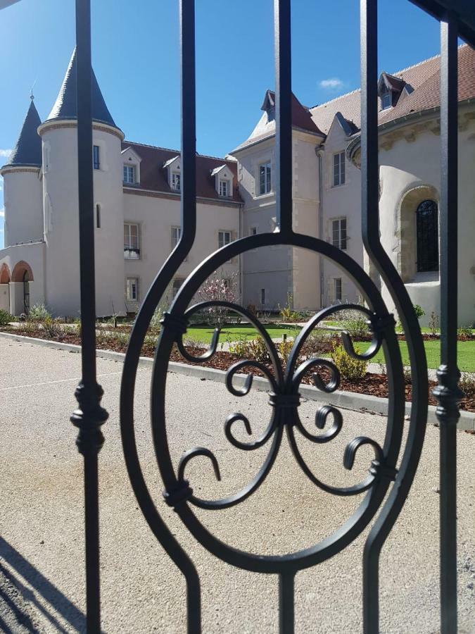 Chateau Saint-Jean, Relais & Chateaux มงต์ลูซง ภายนอก รูปภาพ